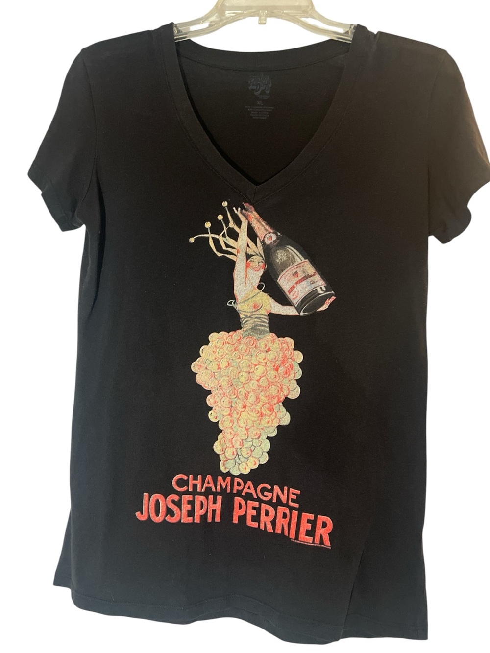 Super Cute Joseph Perrier Graphic V-Neck Tee in Black
